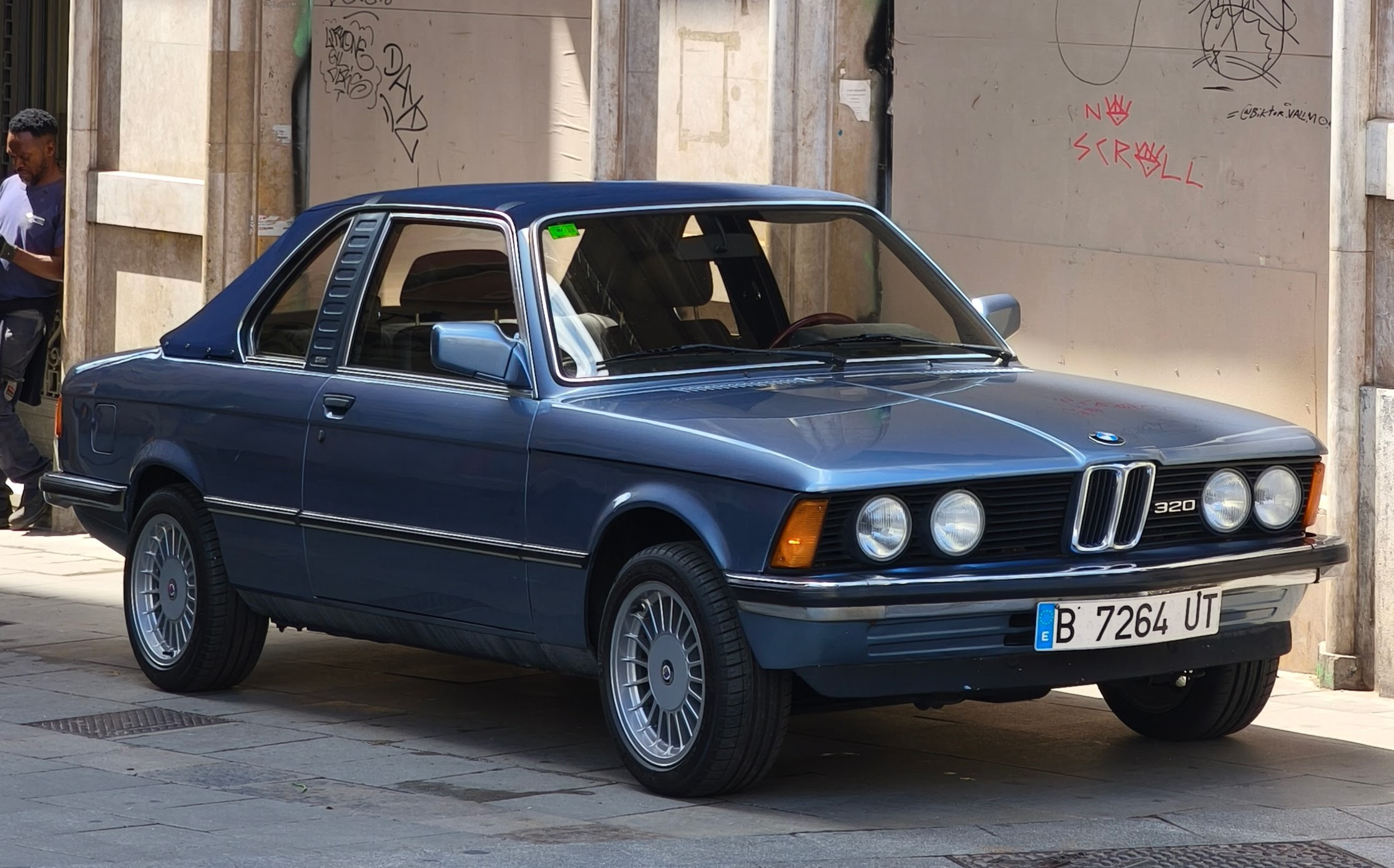 BMW E21 against an urban Barcelona wall — commercial and brand film context